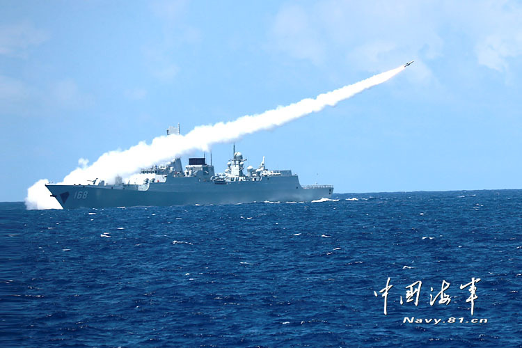 亮剑南海 中国海军三大舰队举行实弹对抗演习