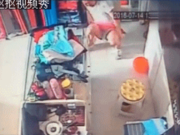 福州女店员遭男子强行拖进试衣间非礼 视频曝光