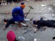 <b>印度“武术大师”街头蒙眼大锤砸水果 一锤砸向志愿者视频</b>