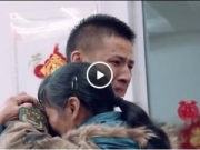 <b>致敬中国军人视频看哭了！儿子参军8年未见，当妈妈悄悄来到身边……</b>