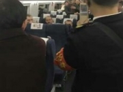 <b>3名波兰男子动车骚扰女乘客 拉开裤链两次对其骚扰</b>