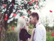 如何强吻女生成功 恋情升温的强吻时机技巧