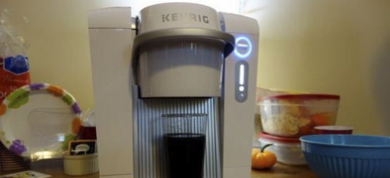 这个胶囊饮料机不用气罐就能制作碳酸冷饮