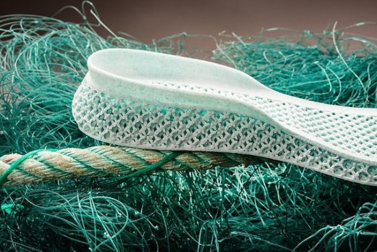 阿迪达斯用废弃材料3D打印的概念跑鞋
