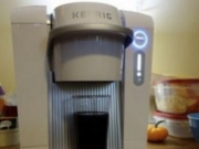 这个胶囊饮料机不用气罐就能制作碳酸冷饮
