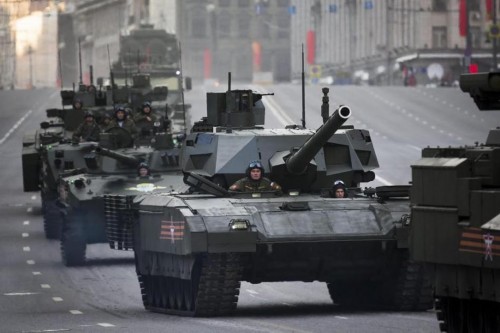 俄军正式采购坦克 俄罗斯购买2300台坦克的背后是为了什么？