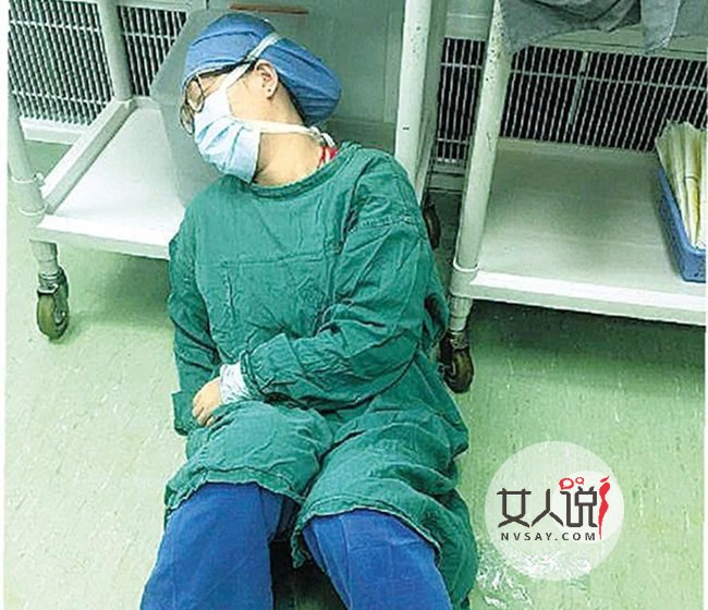 怀孕护士跪地托举半小时 古琳被网友誉为河南最美护士