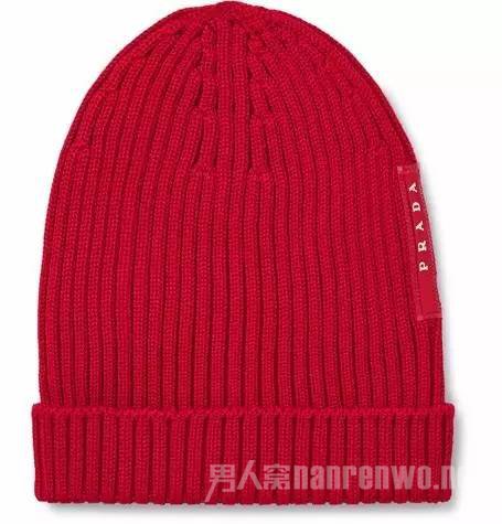 Prada 的红色针织帽