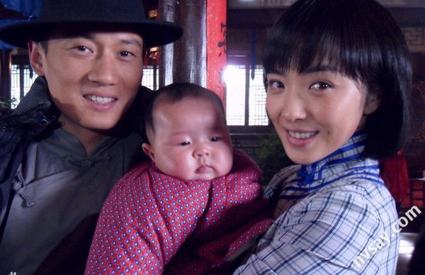 徐洪浩和刘晓洁结婚照曝光 儿子米豆刚出生就成最小的童星