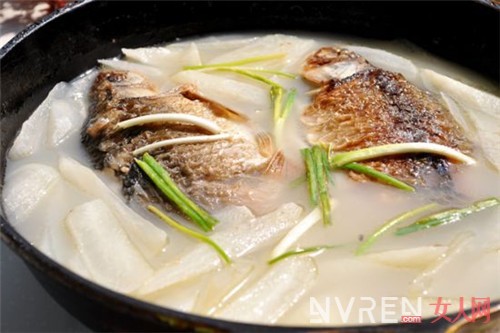 冬季的养生汤 鱼汤的营养价值和烹饪技巧