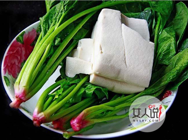 菠菜可以与豆腐一起吃吗 只要处理一下不但没害还成绝配