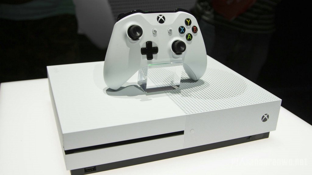 Xbox One S or PS4外观
