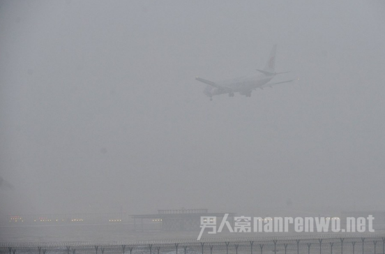 机场雾霾笼罩