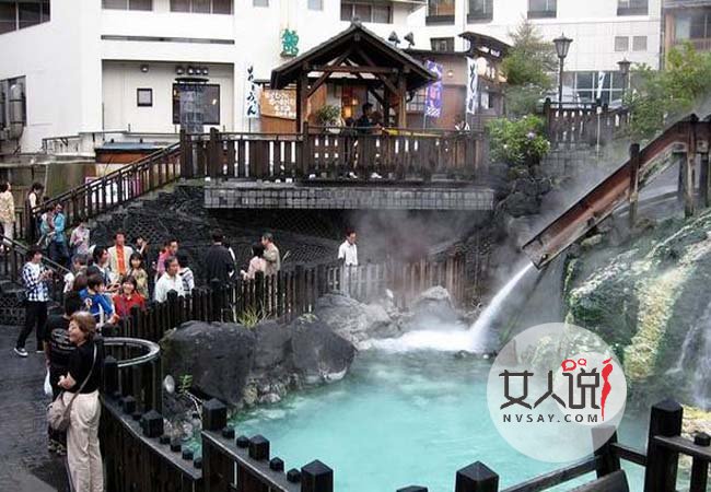 日本现香菜温泉 泡澡中闻着清新的味道犹如置身大自然