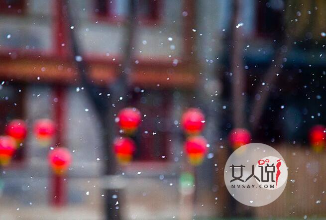 京津冀霾中迎雪 漫天飞雪画面唯美实则很脏乱不堪