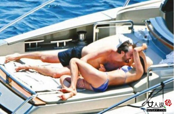 苏菲玛索裸上半身出海游玩 女星与男友露天船震被拍