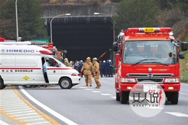 日本巴士高速起火 冒烟后司机赶乘客下车终逃过死亡一劫