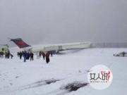 航空公司雪中挖飞机 航空公司变得不正经让旅客一脸懵逼