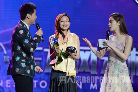 歌手刘惜君摘得”十大金曲奖“并获得由宝沃赞助提供的BX7