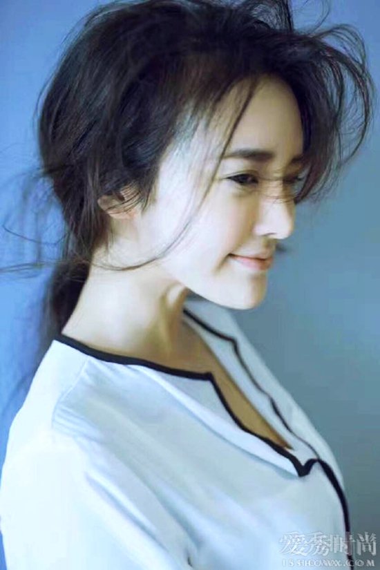 演员张璇，她也是杨幂的大学同班同学