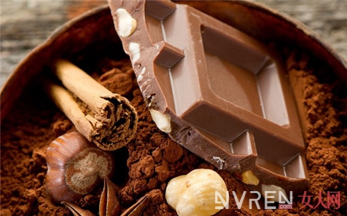 爱吃甜食的你当然不会放过巧克力 但你知道这些食用禁忌吗