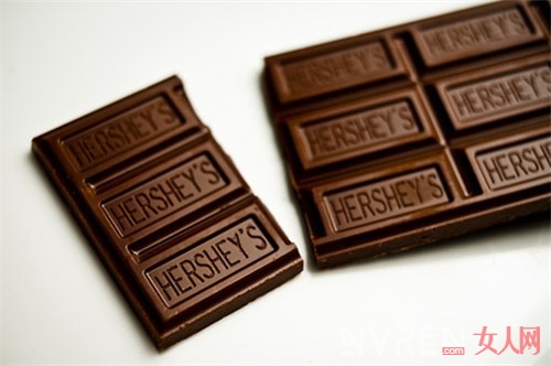 爱吃甜食的你当然不会放过巧克力 但你知道这些食用禁忌吗