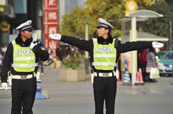 沈阳交警首次网上直播执法 效果还是不错的有5000多名网友围观