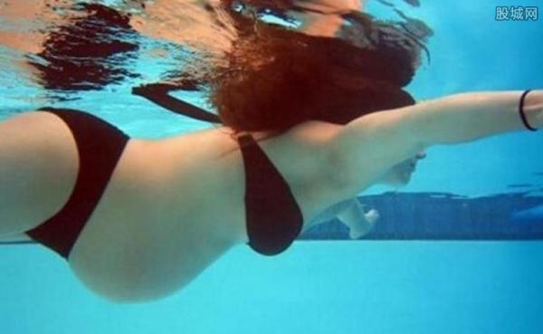 女子游泳后竟怀孕