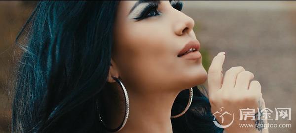 阿富汗女歌手秀性感惹争议
