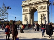 巴黎大巴司机勒索中国游客 遭拒后拉走行李