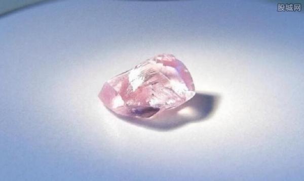 俄钻石公司现粉红巨钻