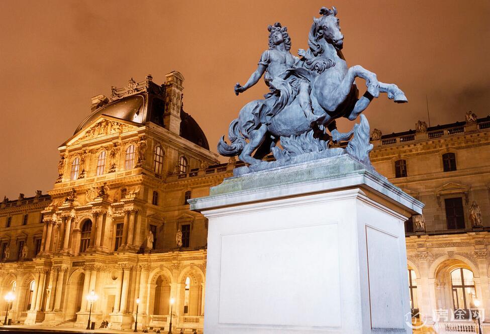 卢浮宫撤走色情雕像 