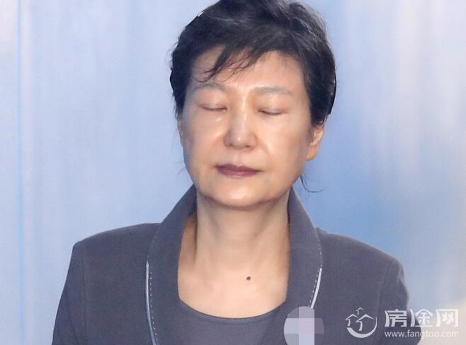 朴槿惠拘留环境被指恶劣:牢房又脏又冷 每天只能睡地上