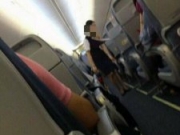 国航空姐衣服被乘客撕坏露出肩膀？辟谣：照片是PS的