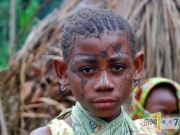 非洲袖珍民族，身高不足1.4米，8岁开始结婚生子