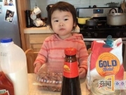 美国一名2岁主厨因制作美食成网红