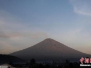 印尼阿贡火山再度喷发 火山口周边6公里被列禁区