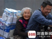 52岁送货员谋生尽孝两不误 带着92岁母亲上班(图)