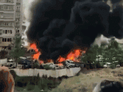 四川停车场大火致200辆车被烧毁 火灾原因正在调查中