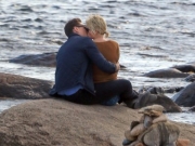 <b>抖森和霉霉热吻恋情公开 在美国罗德岛约会接吻被拍照片</b>