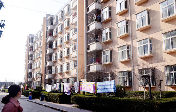 【图】女生楼住进3男生 校方称男女楼现在很常见 住在一栋楼不代表什么