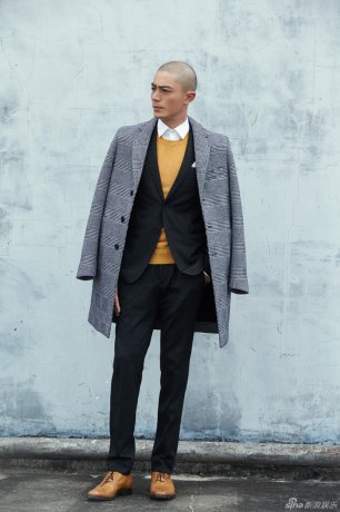 光头也帅!霍建华总裁范儿街拍高清图片与GIF动图