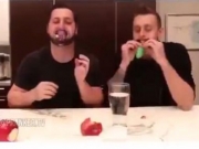 <b>秒拍视频：如果没有嘴唇吃东西是什么样？</b>