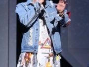 韩国男团2PM成员JUN.K 演唱会不慎跌落舞台胳膊肘和手指骨折