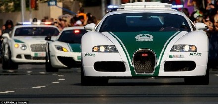 迪拜警方又买警车了 购买世界最快警车拿下世界上最快警车称号