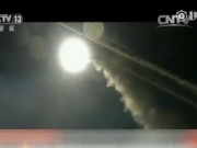 美军发射超过50枚战斧导弹打击叙空军基地 导弹升空照亮黑夜
