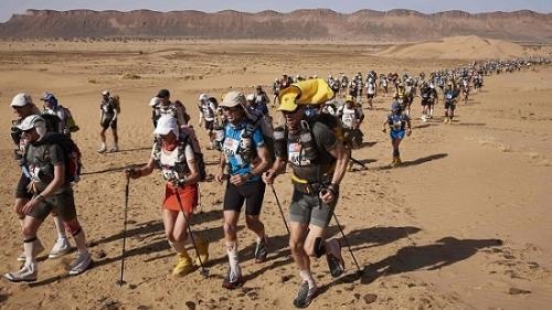 世界上最魔鬼的马拉松撒哈拉沙漠跑6天 参赛还需缴纳尸体运送费