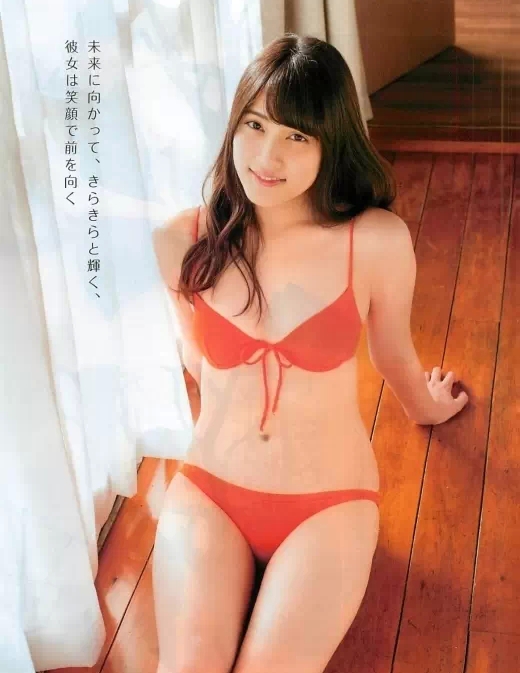 入山杏奈外表精致