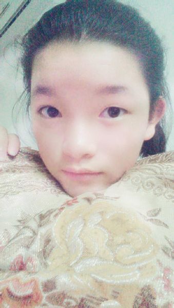 易烊千玺女朋友照片