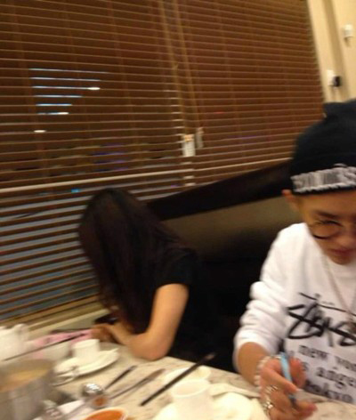 吴亦凡与妈妈用餐